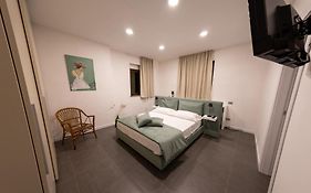 River Hotel